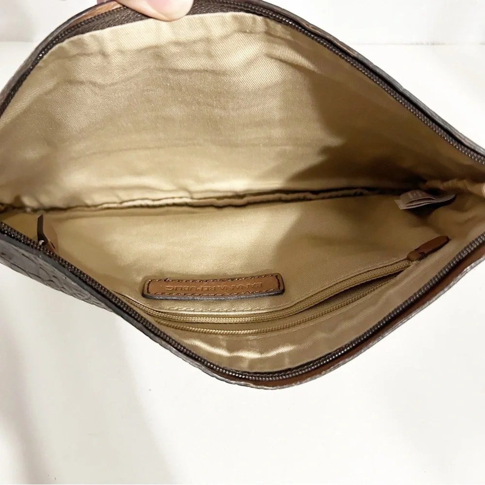 Banana Republic Two Toned Fully Lined Leather Wristlet Croc Embossed Stripe